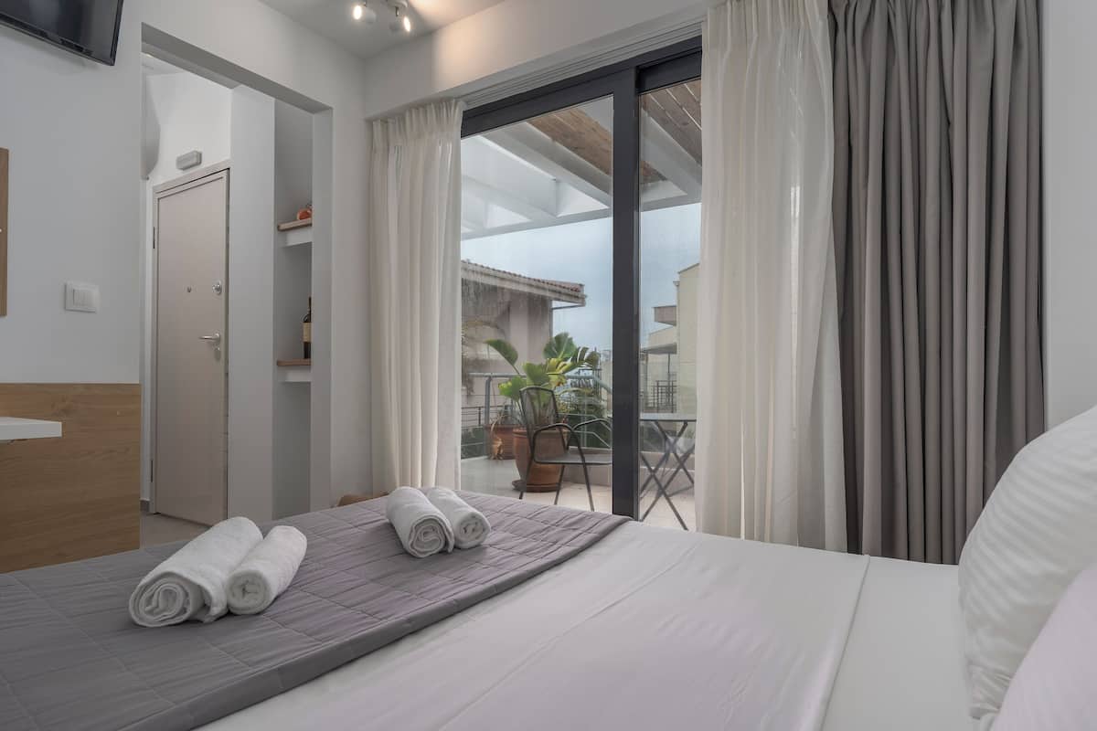 Double Room | 1 bedroom, iron/ironing board, free WiFi