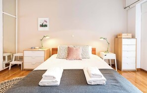 1 chambre, fer et planche Ă repasser