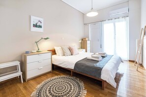 1 chambre, fer et planche Ă repasser