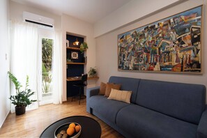 Smart TV - 1 Bedroom Apt Next To Metro and 20' From Acropolis (Athens)