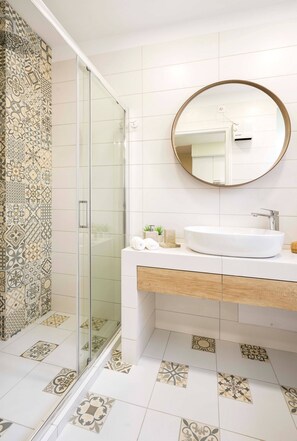 Unclassified image, 5 of 16, button