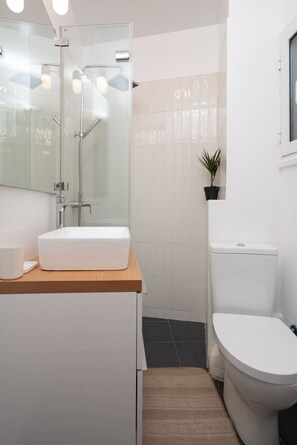 Shower, hair dryer, soap, shampoo - Lovely 1BR Spacious Apt | Near Metro & Acropolis (Athens)