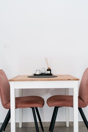 Unclassified image, 3 of 12, button