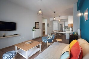 Smart TV - Exclusive Apt In The Of Athens'_2BD+2 Bathrooms (Athens)