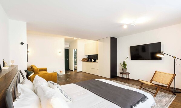 Iron/ironing board, free WiFi