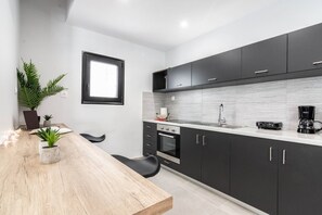 Refrigerador, horno, placa de cocina, lavavajillas