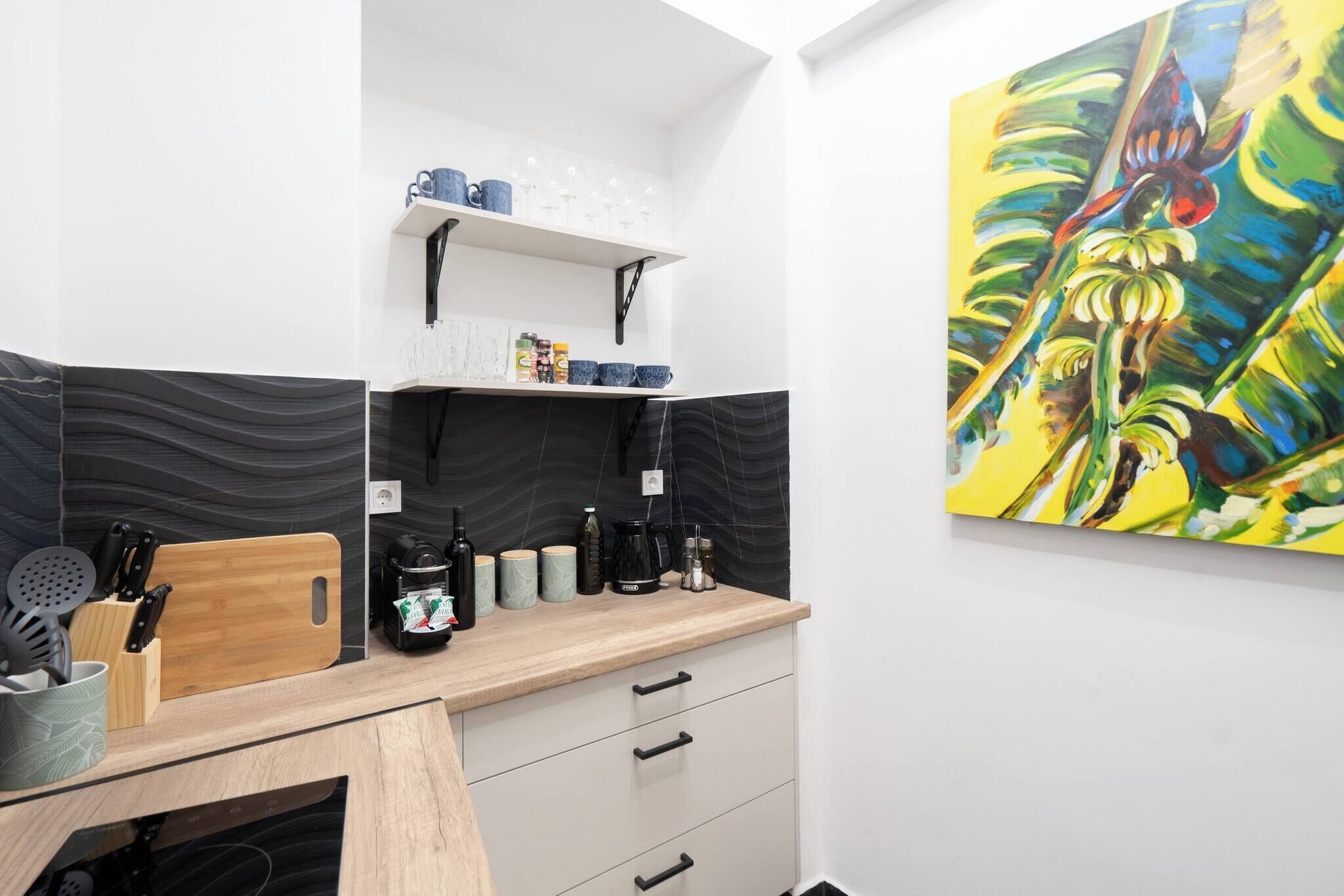 Réfrigérateur, micro-ondes, plaque de cuisson, cafetière/bouilloire