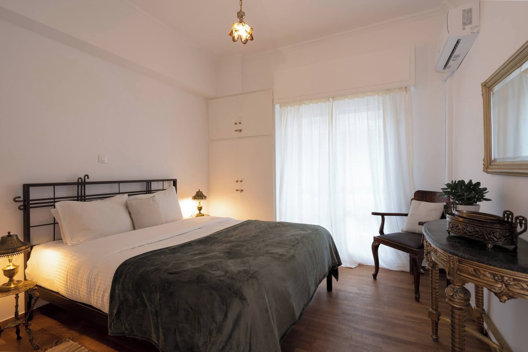 2 bedrooms, iron/ironing board, WiFi