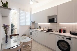 Fridge, microwave, oven, stovetop - 2BR Vintage & Artistic Retreat in Athens heart (Athens)