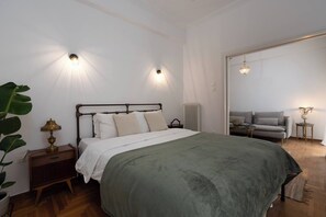 2 bedrooms, iron/ironing board, WiFi