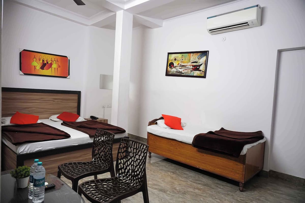 Superior Room | In-room safe, soundproofing, free WiFi, bed sheets