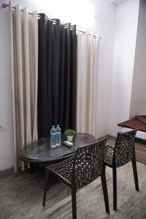 Smart TV - Surya inn (New Delhi)