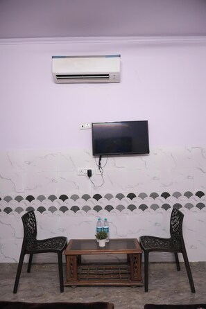 Cofres nos quartos, quartos à prova de som, Wi-Fi de cortesia