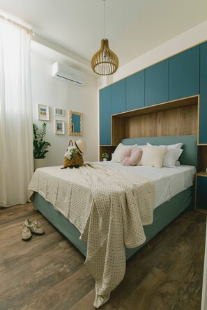 2 bedrooms, in-room safe, iron/ironing board, WiFi