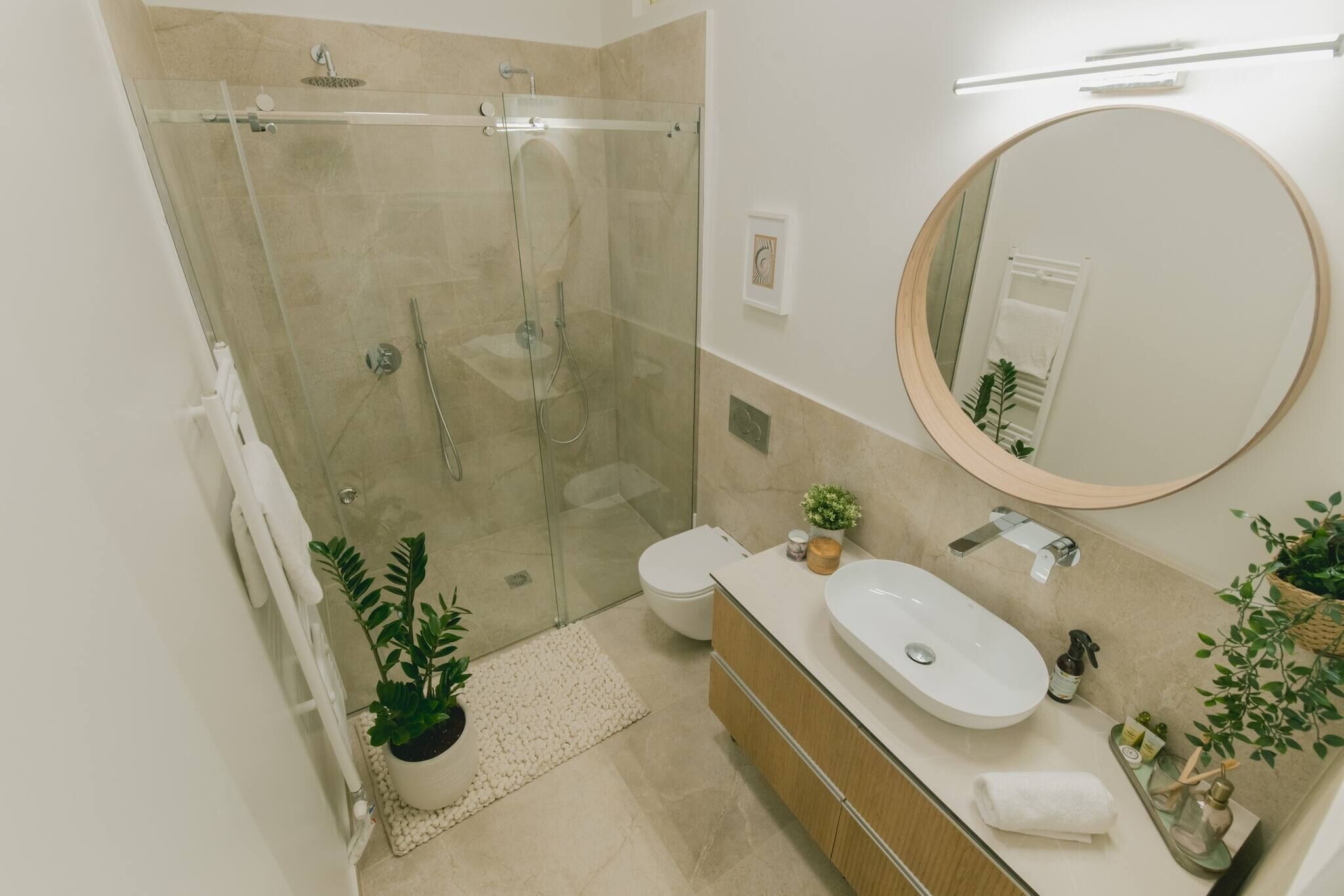 Dusche, Haartrockner, Seife, Shampoo