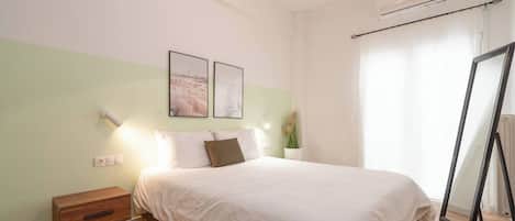 3 bedrooms, iron/ironing board, travel crib, bed sheets