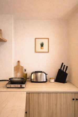 Fridge, coffee/tea maker, electric kettle, cookware/dishes/utensils