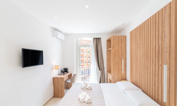 Luxury Double Room, Balcony | Desk, free WiFi - Olivia's Home By DomusExtra (Naples)