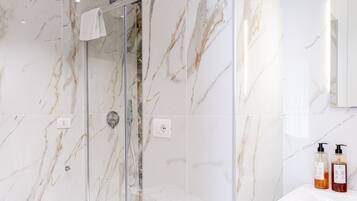 Luxury Double Room, Balcony | Bathroom | Shower, hair dryer, towels, soap