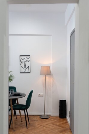 Unclassified image, 3 of 33, button