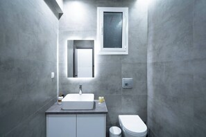 Dusche, Haartrockner, Seife, Shampoo