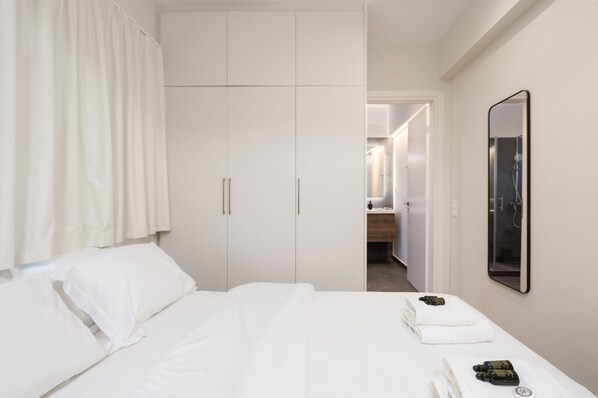 1 dormitorio, tabla de planchar con plancha, wifi gratis y ropa de cama