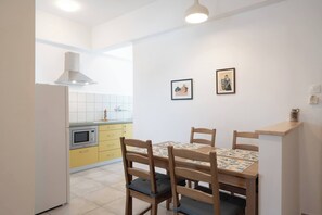 Dining - Bright 2BR Apartment By Metro Near Acropolis (Athens)