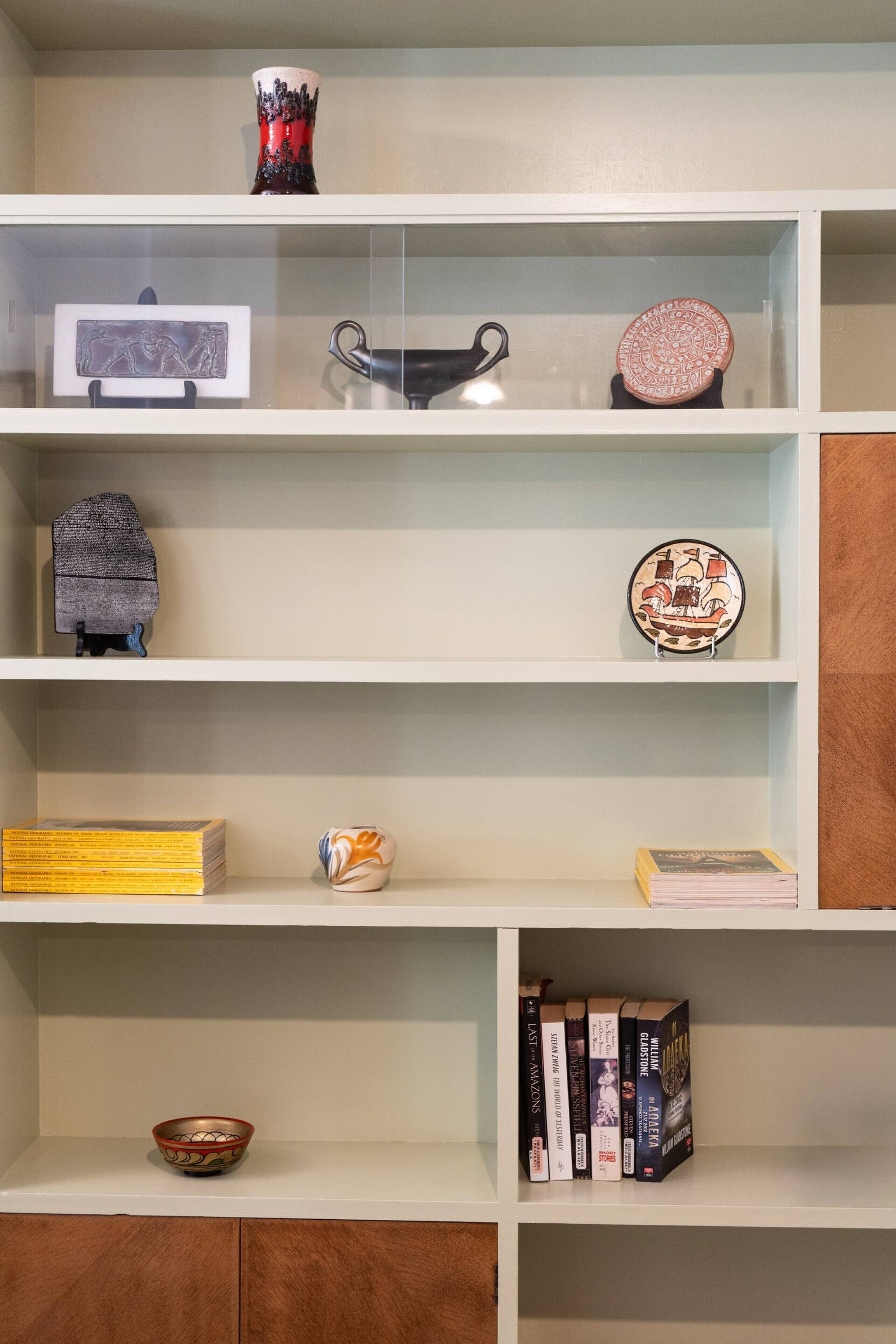 A bookshelf with various decorative items and books.