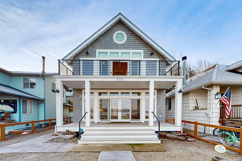 Waterfront home in Langley, peaceful, walkable community