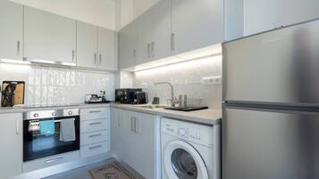 Refrigerador, microondas, horno y parrilla de estufa