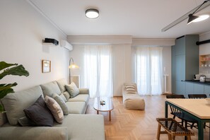 TV - 3BR Petralona Escape (Athens)