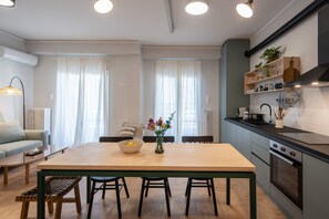 Fridge, microwave, oven, stovetop - 3BR Petralona Escape (Athens)