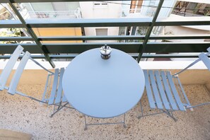 Outdoor dining - 3BR Petralona Escape (Athens)