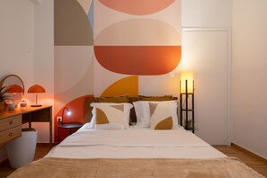 1 chambre, fer et planche à repasser