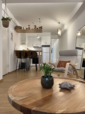 Interior - Comfy · Spacious 2BD In Petralona · Metro Station (Athens)