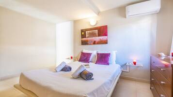 Villa | 5 bedrooms, iron/ironing board, bed sheets