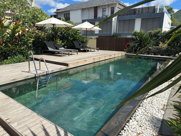 حمّام سباحة خارجي