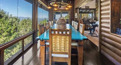 Spacious 6-Bedroom Villa With Stunning Views And Picuzzi in Charming Jarabacoa