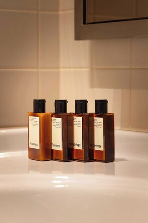 Bathroom amenities - Palais Bourbon Hotel - Room 52 - 2P - Invalides (Paris)