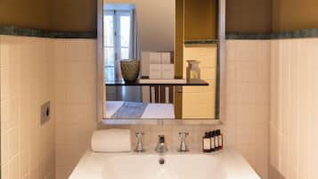 Apartment | Bathroom