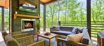 Treehouse, Private Heated Pool, Hot Tub, Sleeps 22
