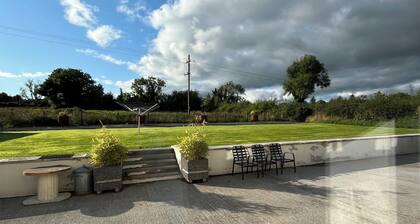LAKEVIEWS & VERY COSY HOUSE WITH BEAUTIFUL SCENERY IN THE VILLAGE OF LOCH GOWNA