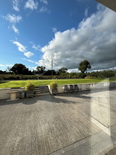 LAKEVIEWS &  VERY COSY HOUSE WITH BEAUTIFUL SCENERY IN THE VILLAGE OF LOCH GOWNA