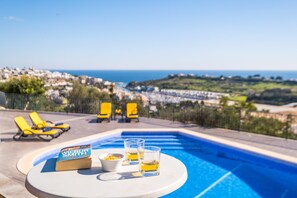 Villa | Basseng | Innendørsbasseng og utendørsbasseng