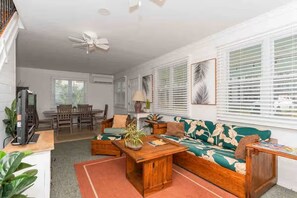 Smart TV - Spacious 5 bedroom beach cottage, centrally located, with plenty of parking! (Ocean City)