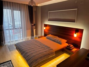 Habitación doble clásica, 1 cama matrimonial | Escritorio y espacio para trabajar con laptop