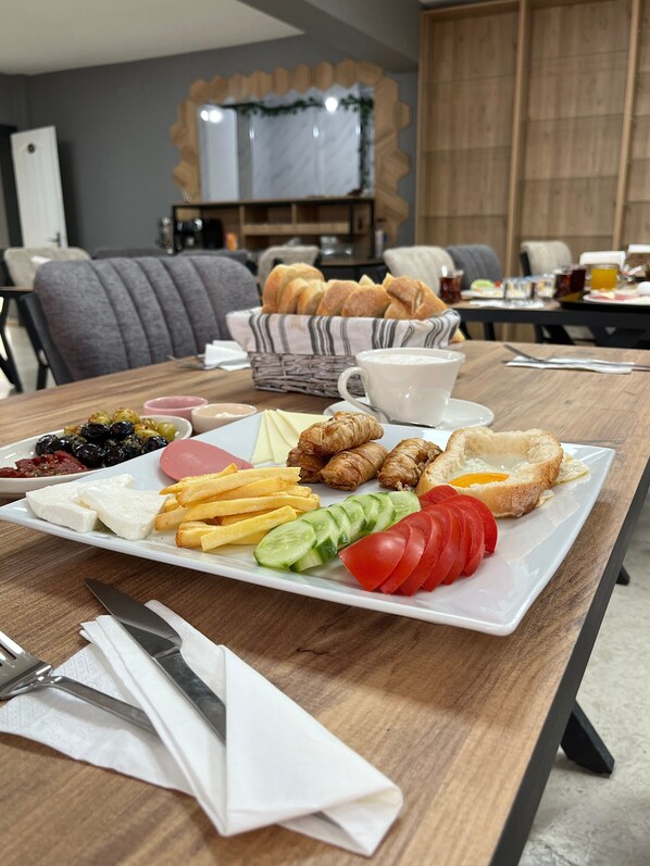 Desayuno para llevar incluido todos los días