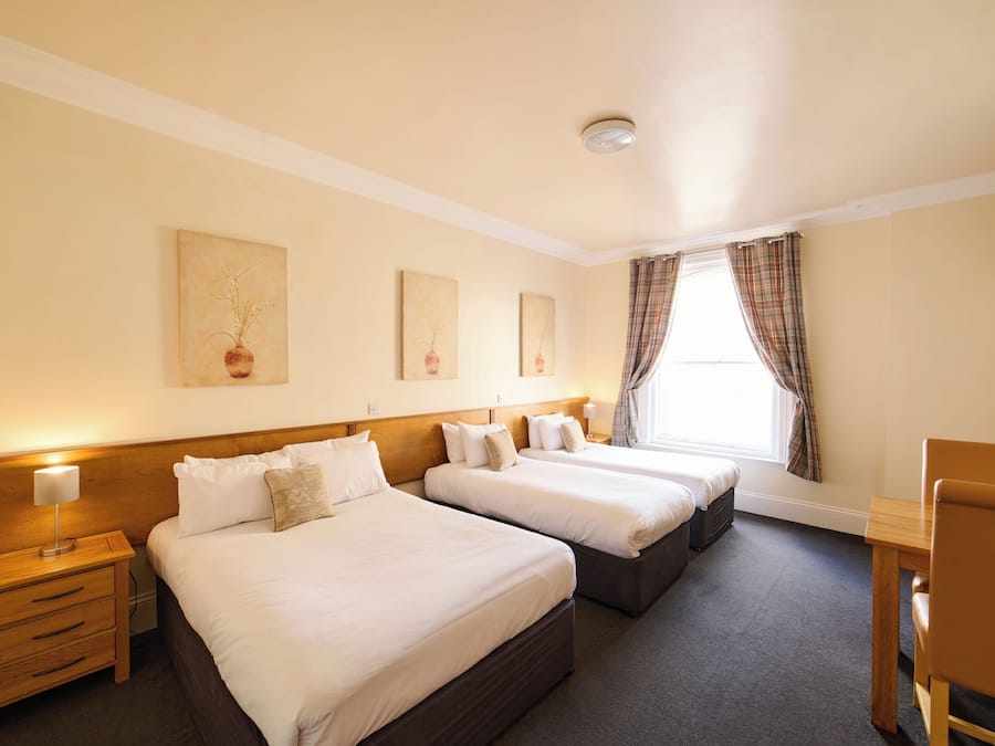 Standard Quadruple Room | Desk, free WiFi