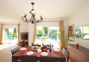 Villa | Dining