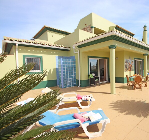 Villa | Buiten dineren